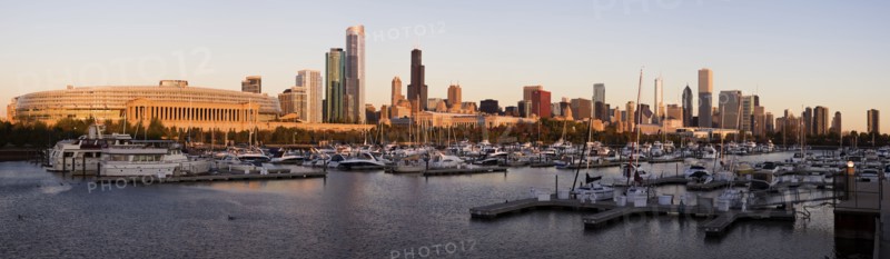 USA, Illinois, Chicago harbor and skyline. Photo : Henryk Sadura