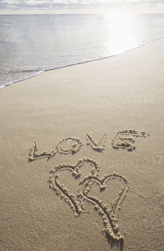 USA, Massachusetts, love sign with heart shapes on sand. Photo : Chris Hackett
