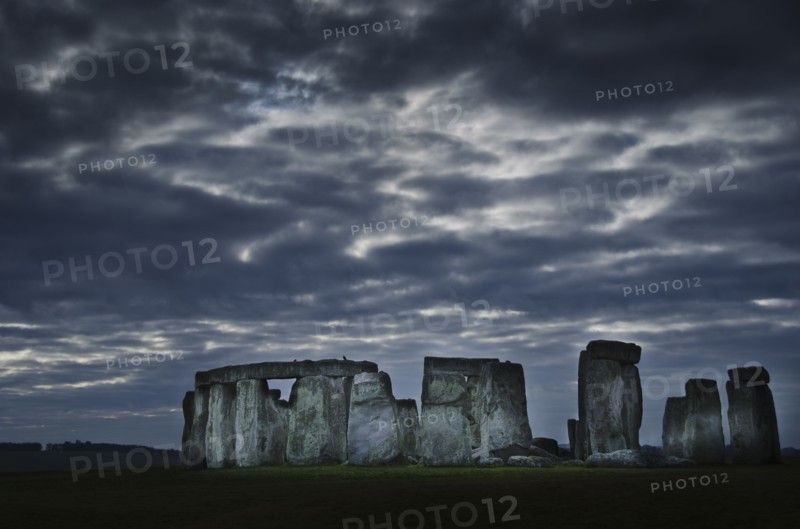 UK, Stonehenge, Scenic view at dawn.