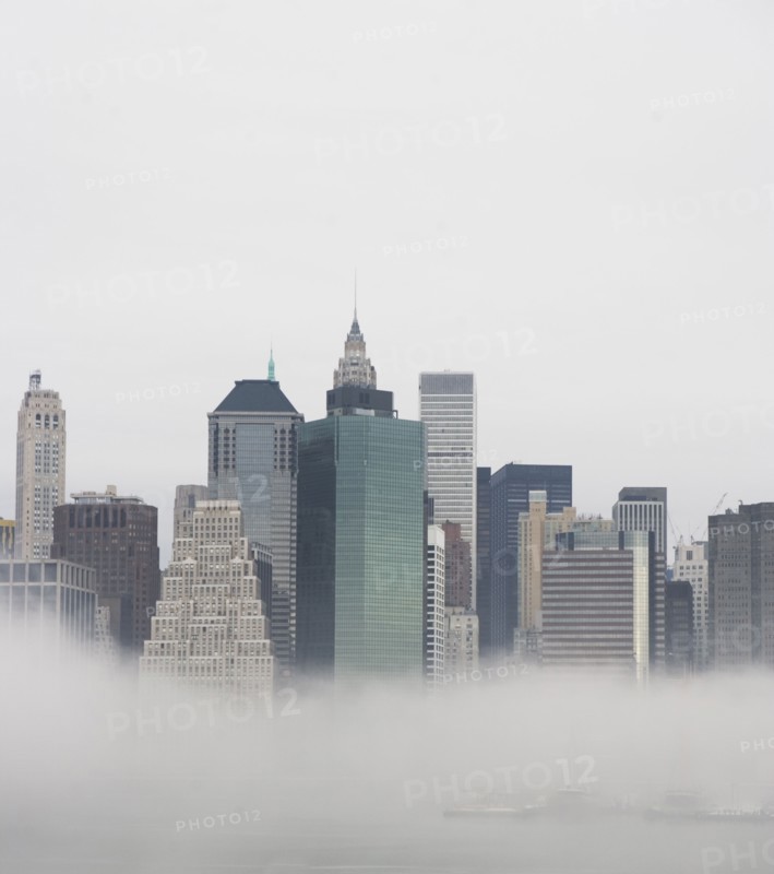 USA, New York State, New York City, Skyline in fog. Photo : fotog