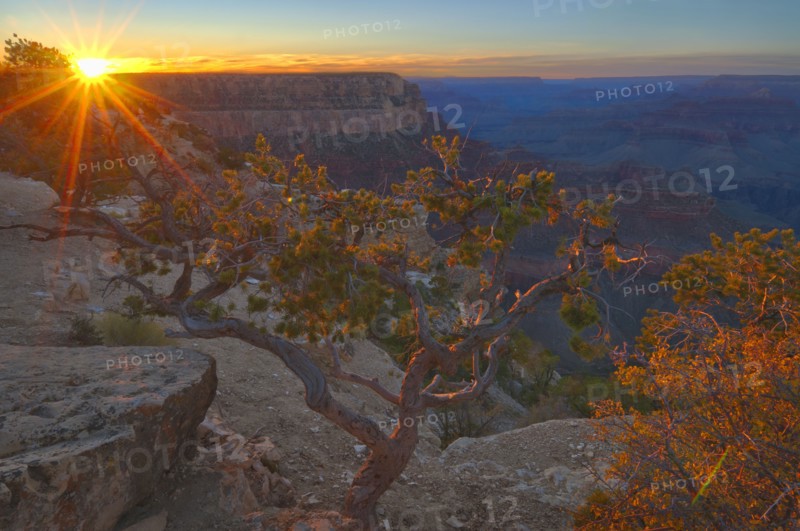 USA, Arizona, Grand Canyon, Yavapi Point at sunset. Photo : Gary Weathers