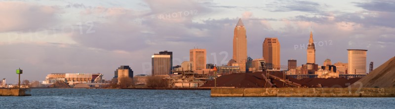 USA, Ohio, Cleveland, City skyline on Lake Erie. Photo : Henryk Sadura