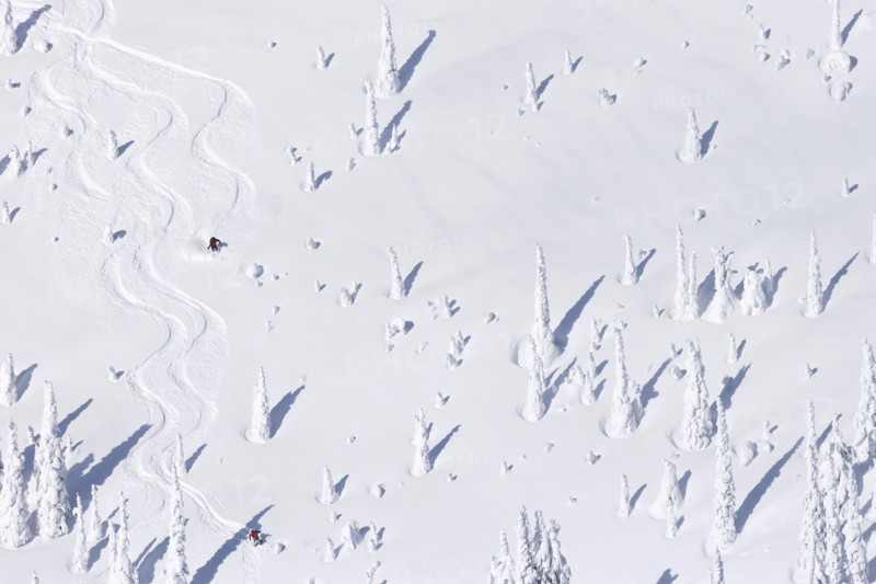 USA, Montana, Whitefish, aerial view of skiers on slope. Photo : Noah Clayton