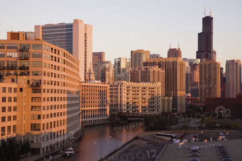 USA, Illinois, Chicago, City reflected in Chicago River. Photo : Henryk Sadura