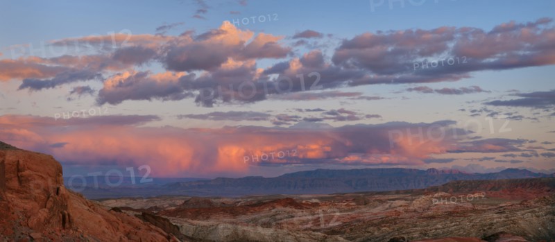 USA, Nevada, Valley of Fire at sunset. Photo : Gary Weathers