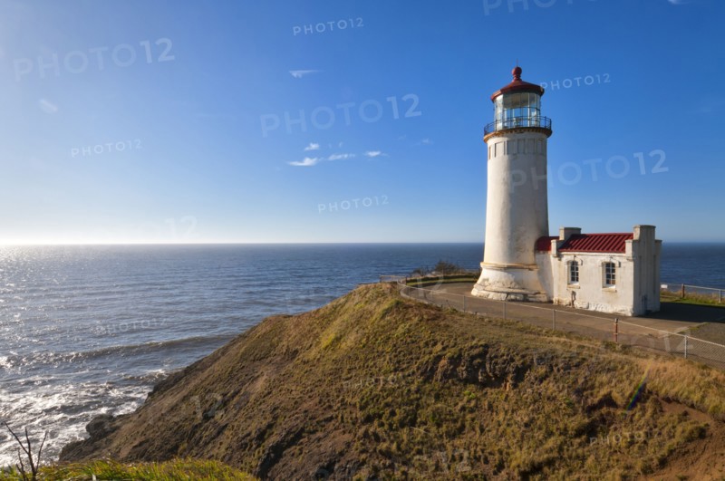 USA, Washington, lighthouse on cliff. Photo : Gary Weathers