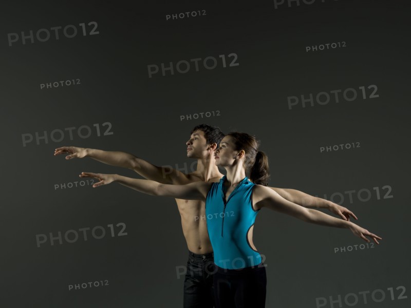 Pair of ballet dancers practicing. Photo : Dan Bannister