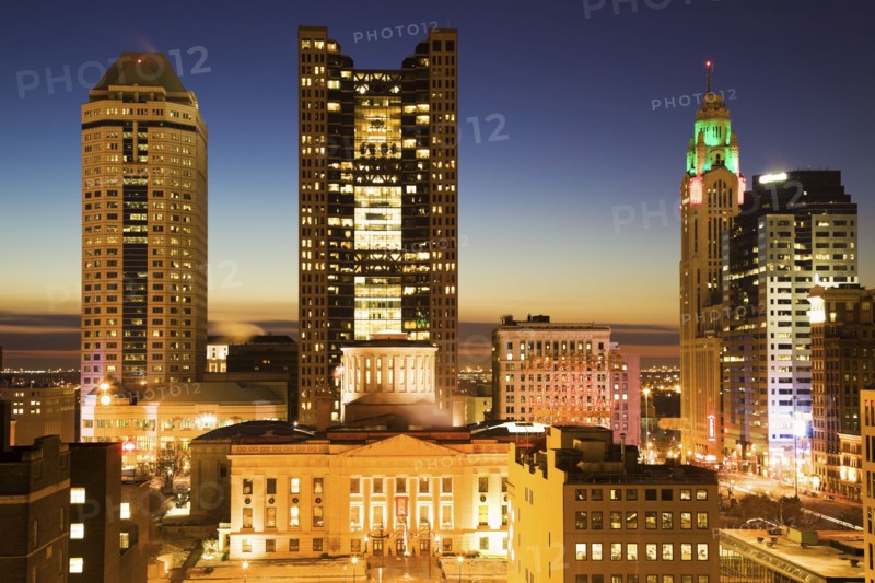 USA, Ohio, Columbus, Downtown illuminated at night. Photo : Henryk Sadura