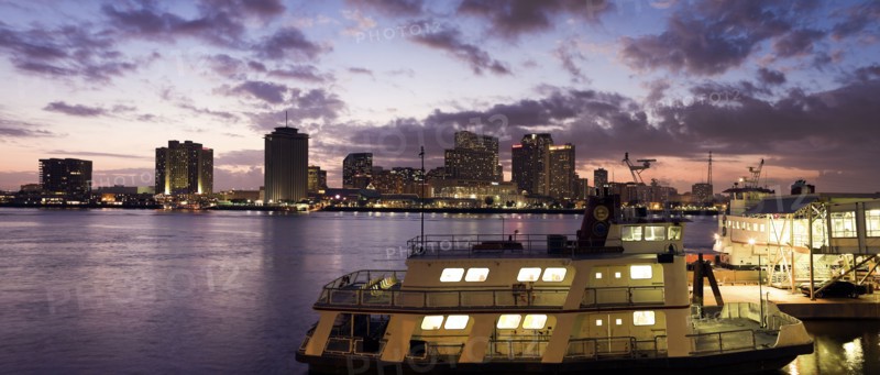 USA, Louisiana, New Orleans, Ferry on Mississippi River with city skyline. Photo : Henryk Sadura