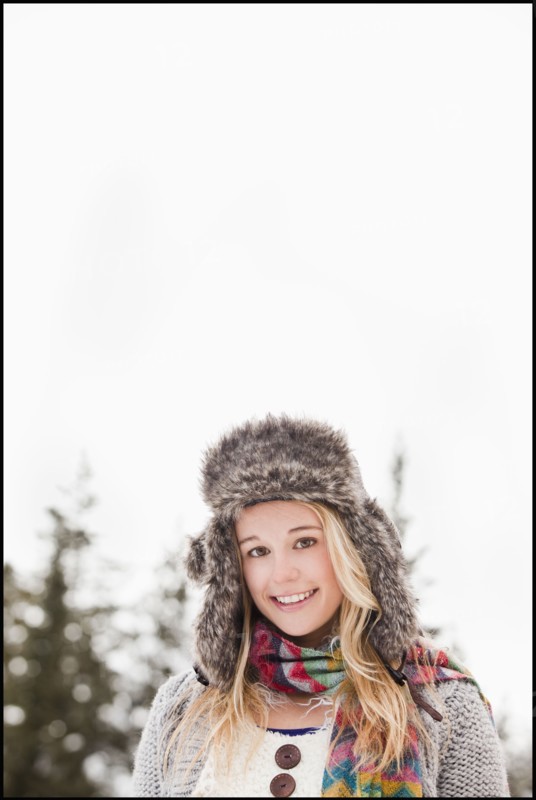 USA, Utah, Salt Lake City, portrait of young woman in winter clothing. Photo : Mike Kemp