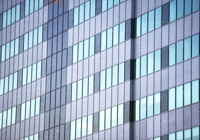 USA, New York State, New York City, Glass wall of skyscraper. Photo : fotog