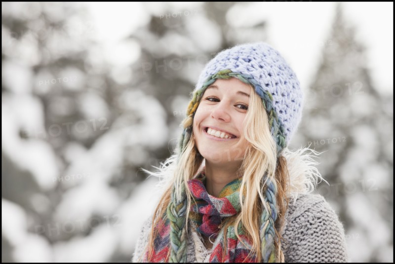 USA, Utah, Salt Lake City, portrait of young woman in winter clothing. Photo : Mike Kemp