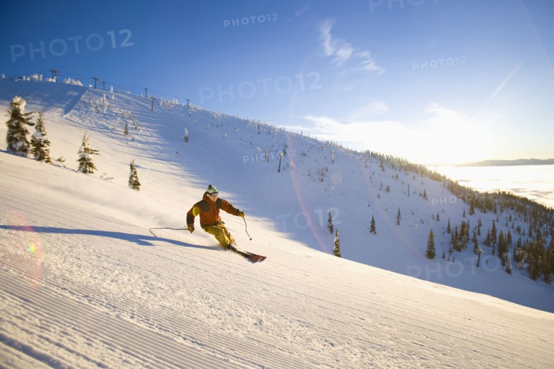 USA, Montana, Whitefish, Male skier on mountain slope at sunrise. Photo : Noah Clayton