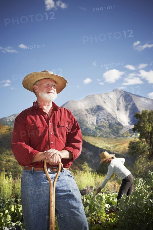 USA, Colorado, Aspen, portrait of male farmer working in field. Photo : Shawn O'Connor