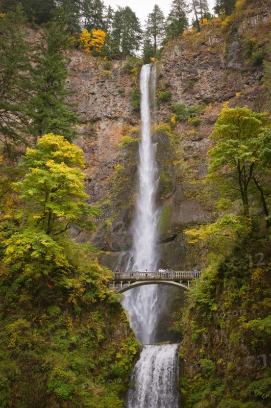 USA, Oregon, Multnomah Falls. Photo : Gary Weathers