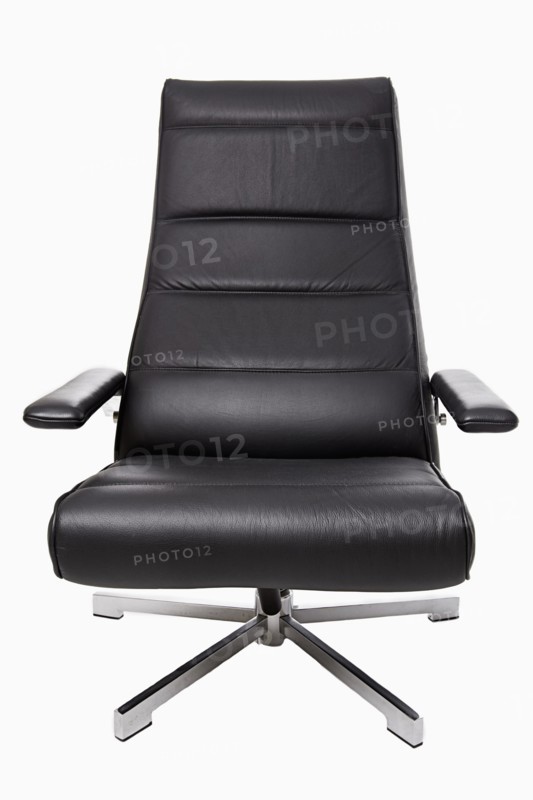 Studio shot of leather office chair. Photo : Justin Paget