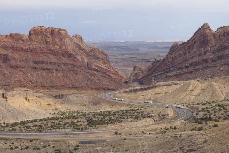USA, Colorado, Curved road on desert. Photo : Noah Clayton