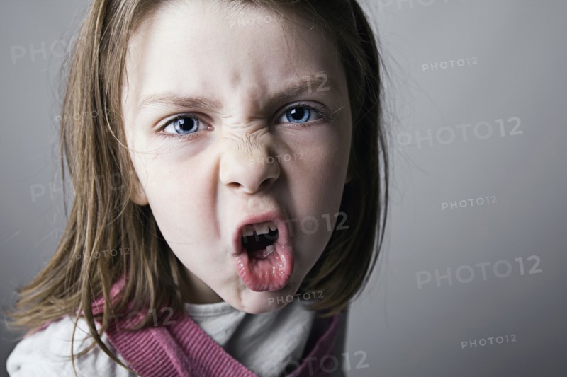 Close-up of girl (6-7) shouting. Photo : Justin Paget