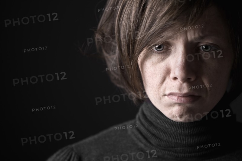 Studio portrait of sad woman. Photo : Justin Paget