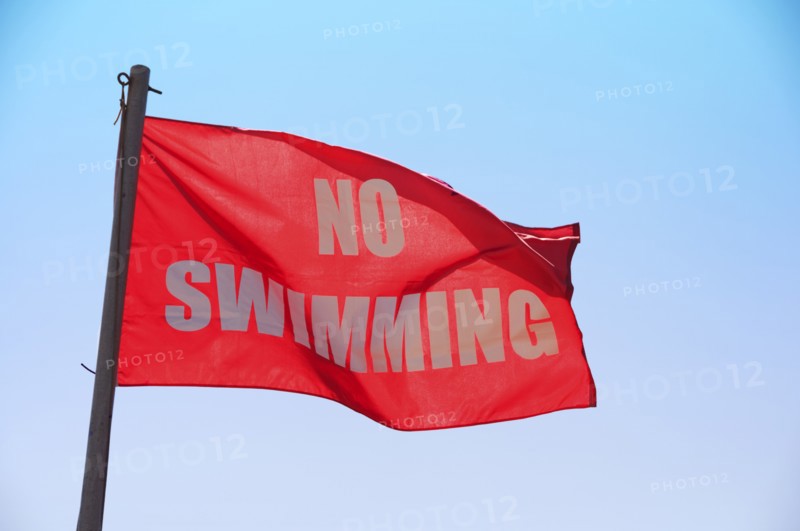USA, North Carolina, Outer Banks, Kill Devil Hills, no swimming sign. Photo: Tetra Images