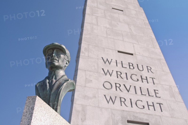 USA, North Carolina, Outer Banks, Kill Devil Hills, Wright Brothers Memorial. Photo: Tetra Images