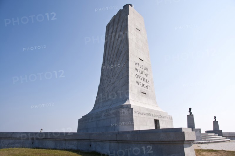 USA, North Carolina, Outer Banks, Kill Devil Hills, Wright Brothers Memorial. Photo : Tetra Images