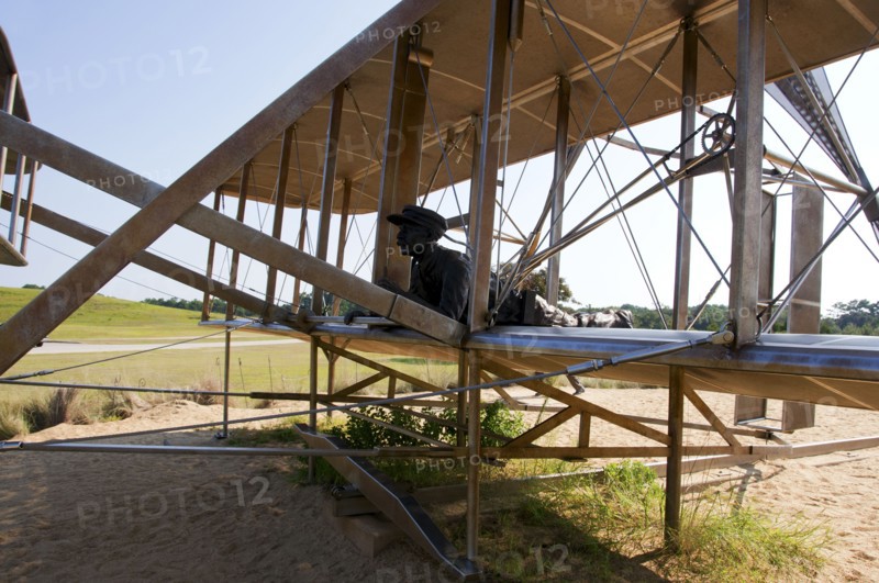 USA, North Carolina, Outer Banks, Kill Devil Hills, Wright Brothers Memorial. Photo : Tetra Images