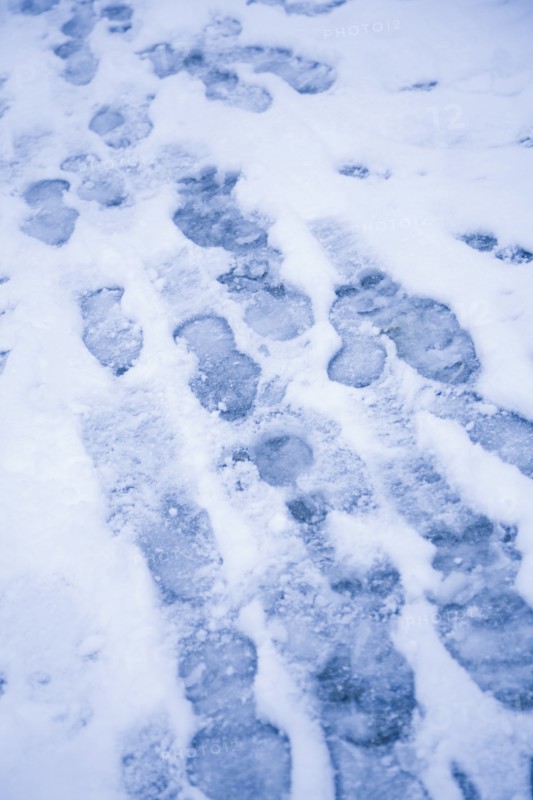 USA, New York City, Close-up view of footprints in snow. Photo : Kristin Lee