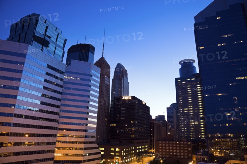 USA, Minnesota, Minneapolis downtown at sunrise. Photo: Henryk Sadura