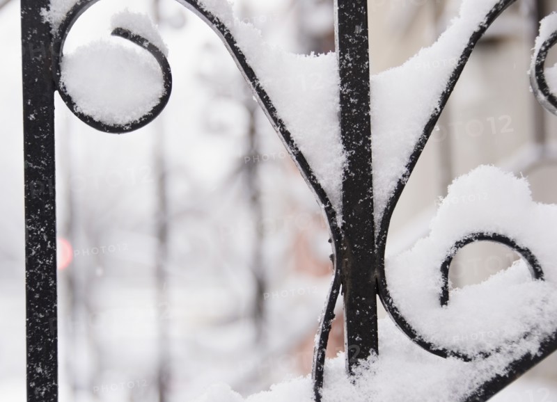USA, New York State, Brooklyn, Williamsburg, railing covered with snow. Photo: Jamie Grill Photography