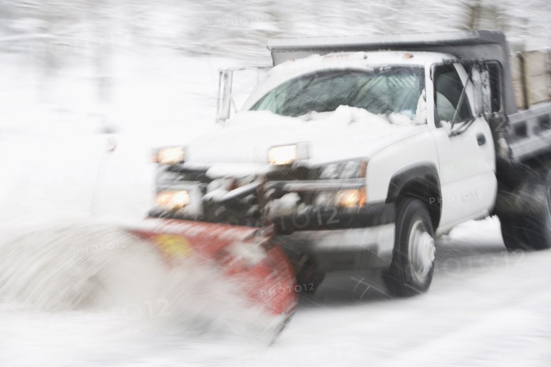 USA, New York City, snowplowing truck. Photo: fotog