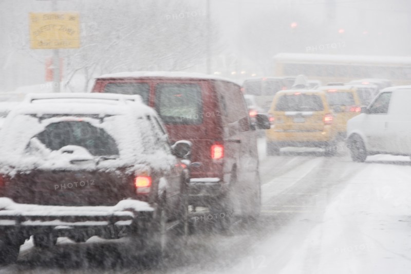 USA, New York City, city traffic in snowstorm. Photo: fotog