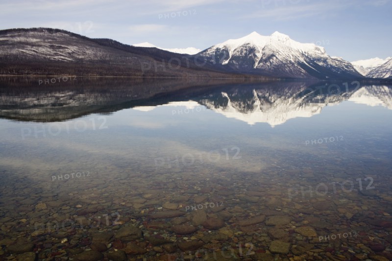 USA, Colorado, Mountains reflected in lake. Photo : Noah Clayton