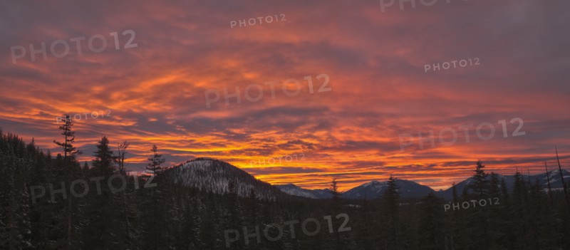 USA, Oregon, Cascade Range at sunset. Photo: Gary Weathers