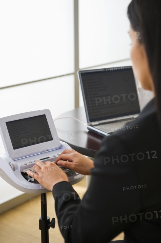 Court stenographer using stenograph machine. Photo : Daniel Grill