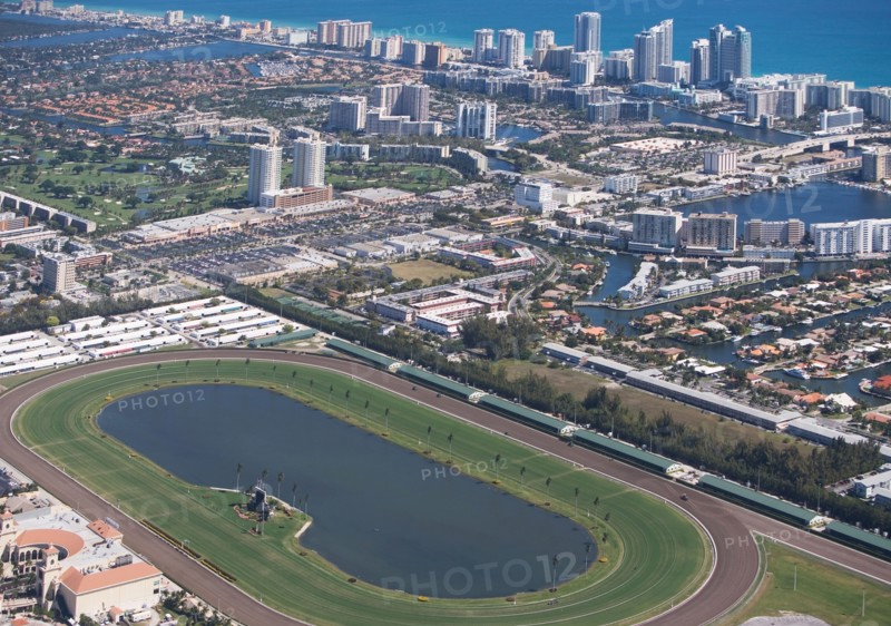 USA, Florida, Hallendale Beach cityscape as seen from air. Photo : fotog