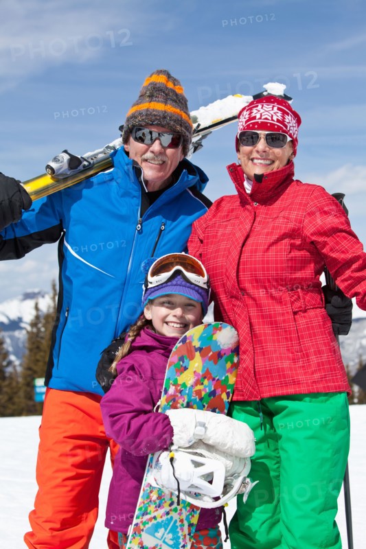 Grandparents with girl (10-11) posing during ski holiday. Photo : db2stock