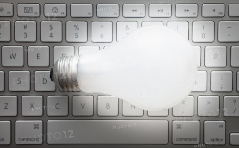 Light bulb on keyboard. Photo : Mike Kemp