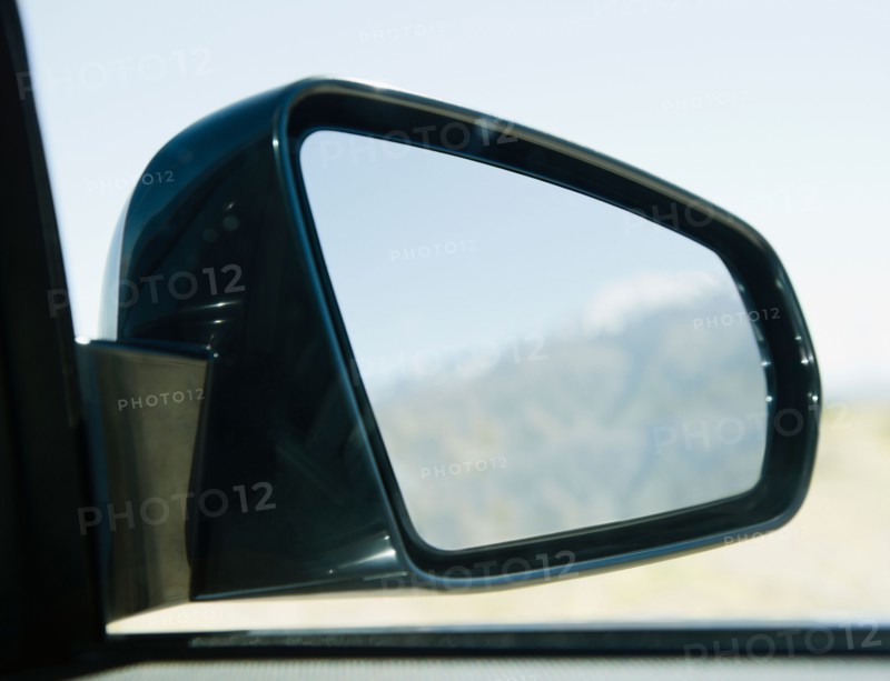 USA, California, Palm Springs, Coachella Valley, San Gorgonio Pass, Close up of rear- view mirror . Photo : Jamie Grill Photography