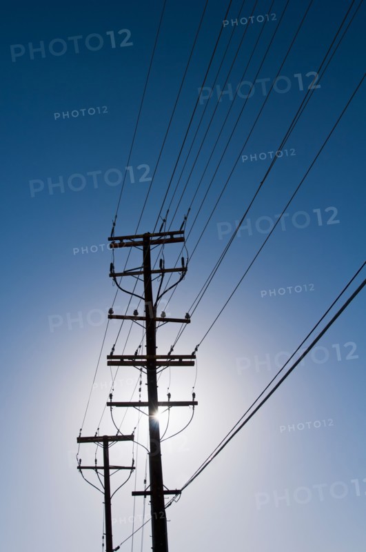Power line against blue sky. Photo : Daniel Grill