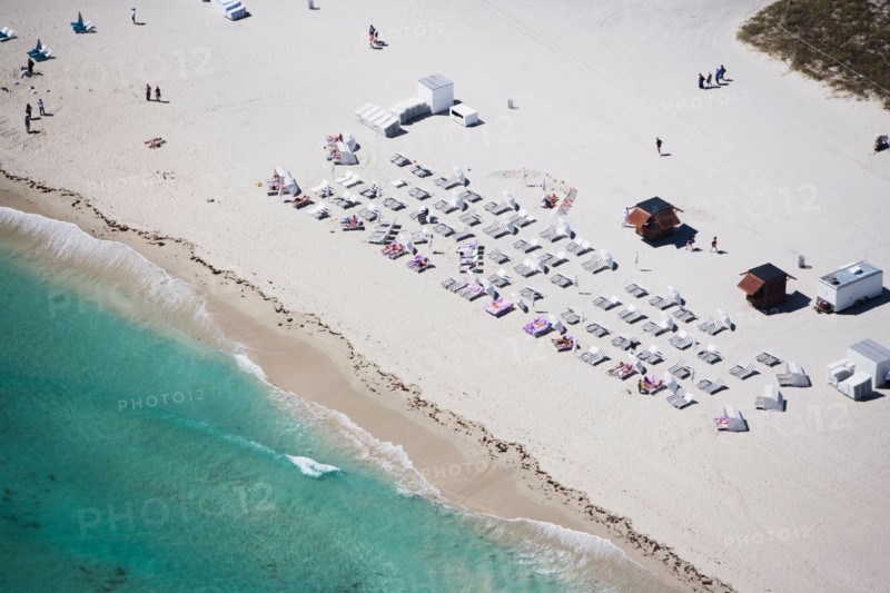 USA, Florida, Miami, Aerial view of sandy beach . Photo : fotog