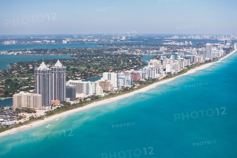 USA, Florida, Miami, Cityscape with beach. Photo : fotog