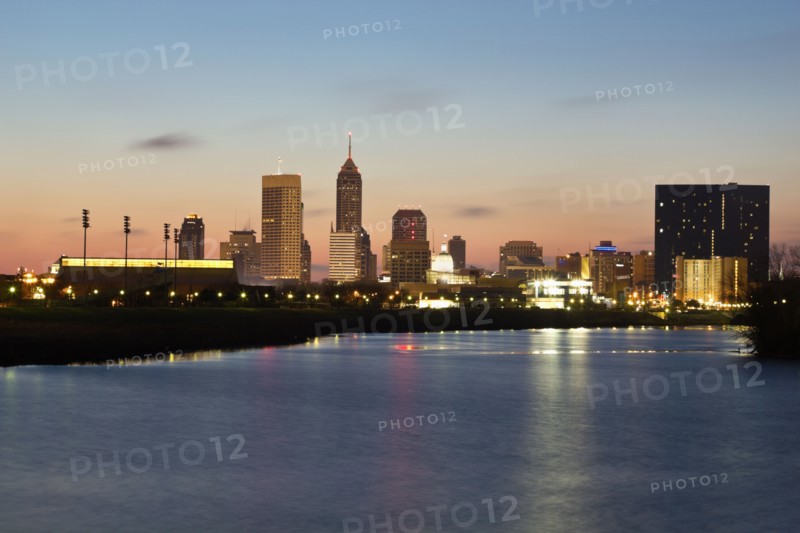USA, Indiana, Indianapolis, Skyline with State Capitol Building. Photo : Henryk Sadura