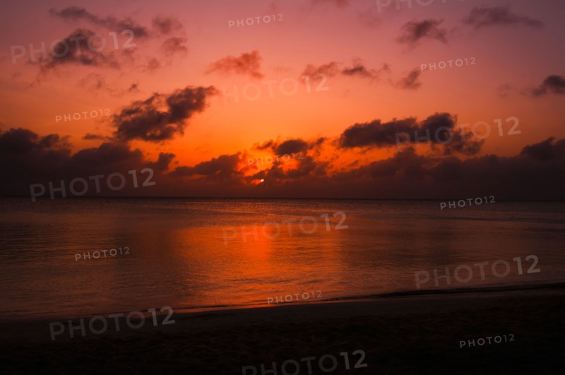 Aruba, sea at sunset. Photo : Daniel Grill