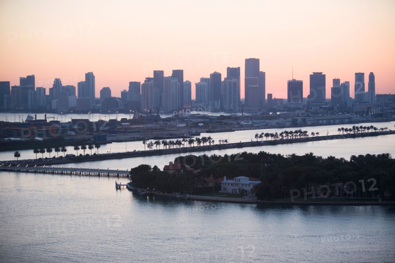 USA, Florida, Miami, Cityscape with coastline. Photo : fotog