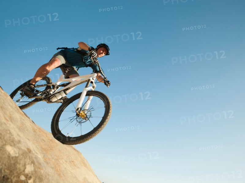 USA, California, Laguna Beach, Mountain biker riding downhill.