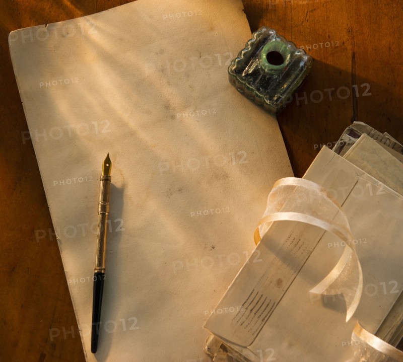 Studio shot of pen, ink well and envelops. Photo : Daniel Grill