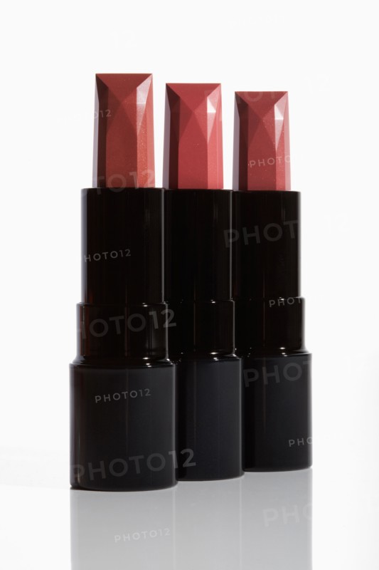Studio Shot, Three pink lipsticks in row. Photo : Winslow Productions