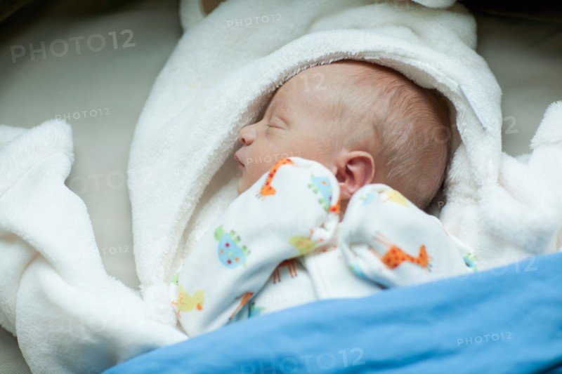 Baby boy (0-1 months) sleeping. Photo : Noah Clayton