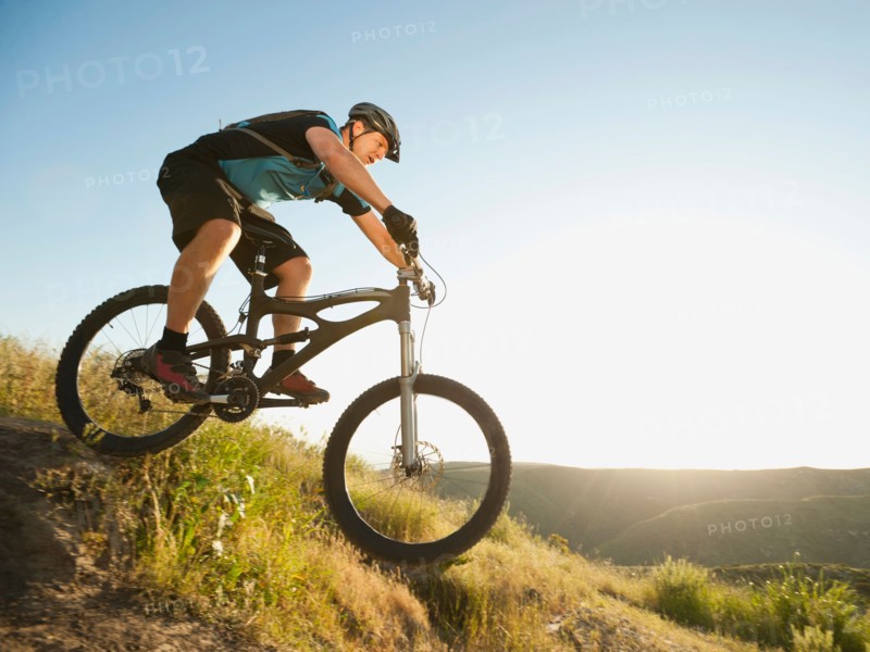 USA, California, Laguna Beach, Mountain biker riding downhill.